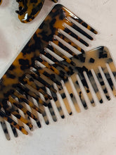 The Vanity Comb