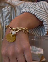 The Golden Pearly Bracelet