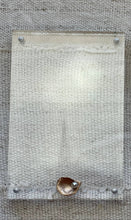 Acrylic frame: 5x7 / Oyster with Pearl